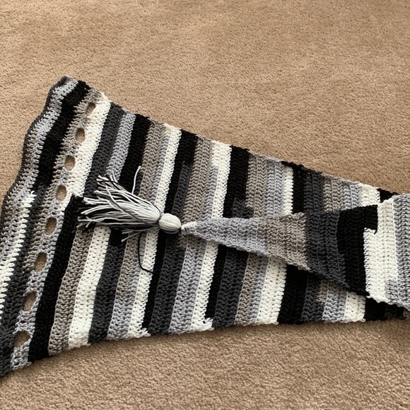 Womens crochet scarf - Picture 7 of 8